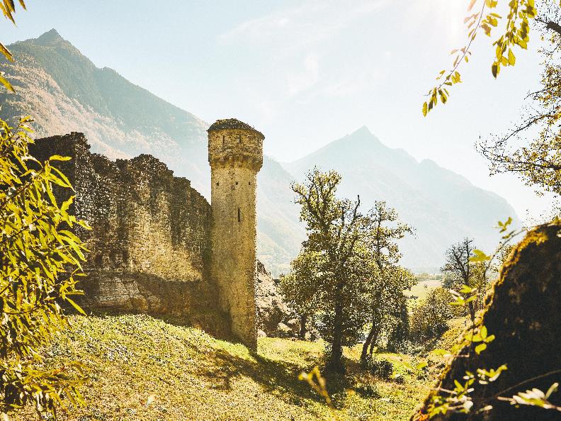 Image 0 - Rovine del Castello di Serravalle